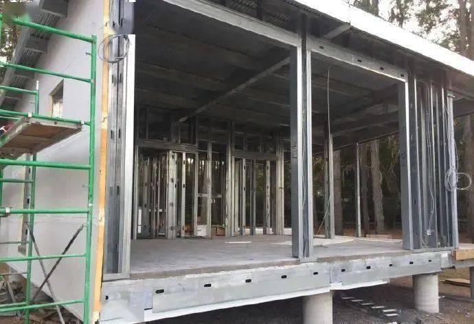 一栋采用钢结构装配式建造住宅案例,这房子还能发电!_装修